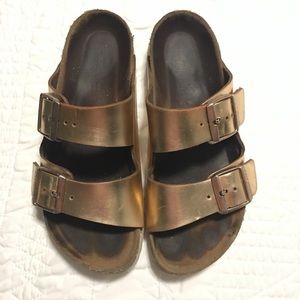 Rose gold/copper Birkenstock’s
